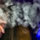 En YouTube hay docenas de vídeos sobre cómo hacer e-líquido con THC, la misma sustancia que las autoridades estadounidenses sospechan que está detrás del brote de enfermedad pulmonar en el país.